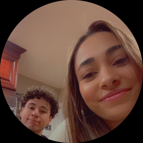 Alexa Fucci - Poshmark Profile Picture of Alexa Fucci (@alexafucci12) on Poshmark