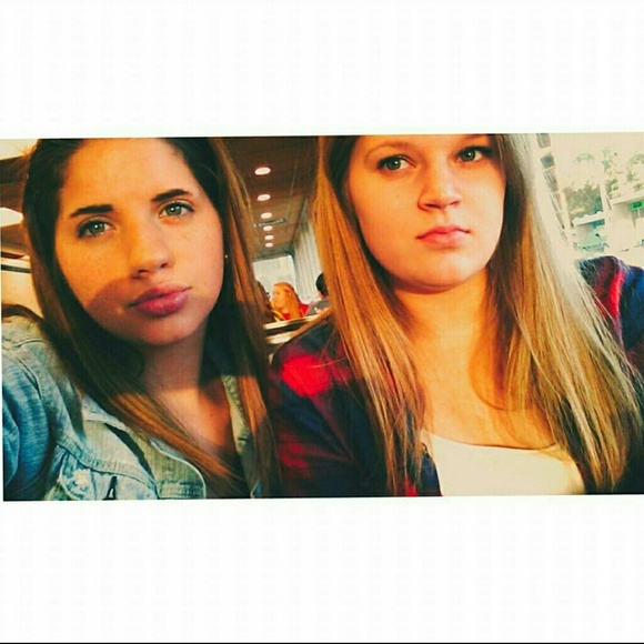 Profile Picture of Whitney Barber (@whitneyl146) on Poshmark