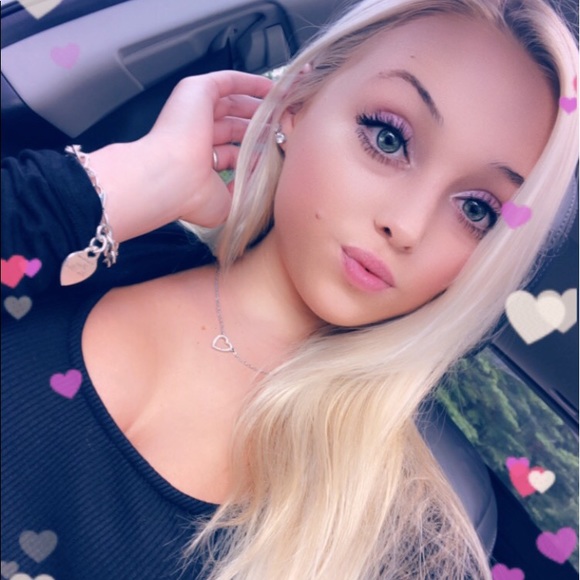 Profile Picture of Lily Probert (@lilyp21) on Poshmark