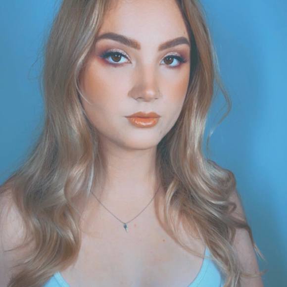 Profile Picture of Shelby Labonne (@srlabonne) on Poshmark