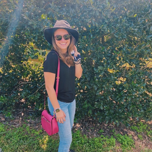 Profile Picture of Samantha Wexler (@samanthawex) on Poshmark