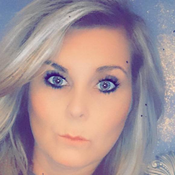 Brook Dickenson - Poshmark Profile Picture of Brook Dickenson (@brookcd13) on Poshmark