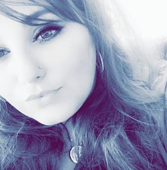 Profile Picture of Annalesia Henley (@annalesiahenley) on Poshmark