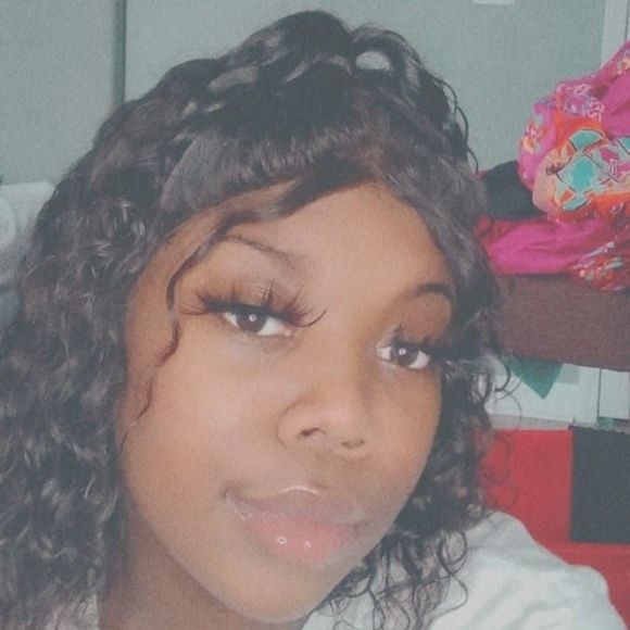 Profile Picture of Maya Lucas (@tlucas5595) on Poshmark