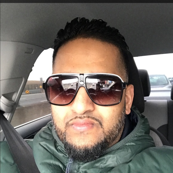 Profile Picture of Lowell Thomas (@coolthreads100) on Poshmark