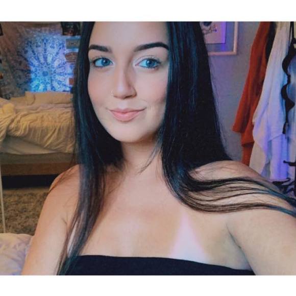 Profile Picture of Lori Shamblin (@lori_shamblin) on Poshmark