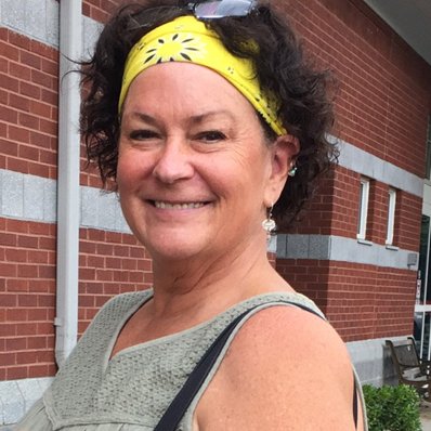 Profile Picture of Robin Willoughby (@BirdsPottery) on Twitter