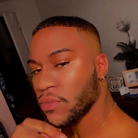 Profile Picture of Andrew Marks (@aandrewwhite_) on Poshmark