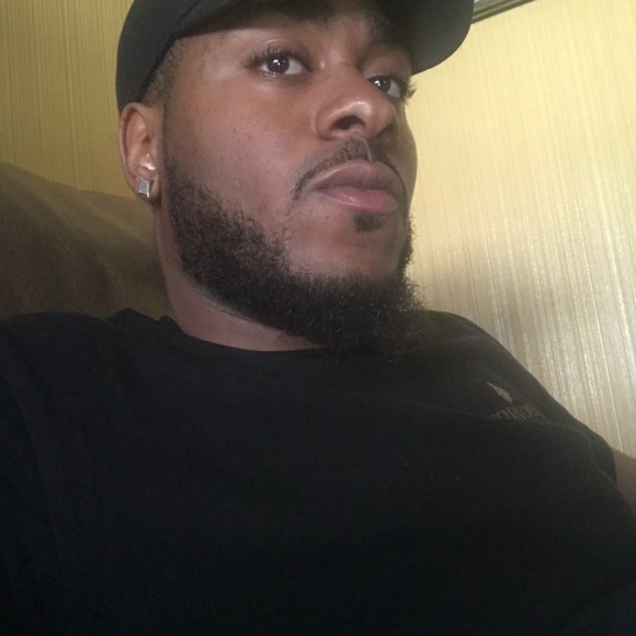 Profile Picture of Dominick Daniels (@ddaniels12004) on Poshmark