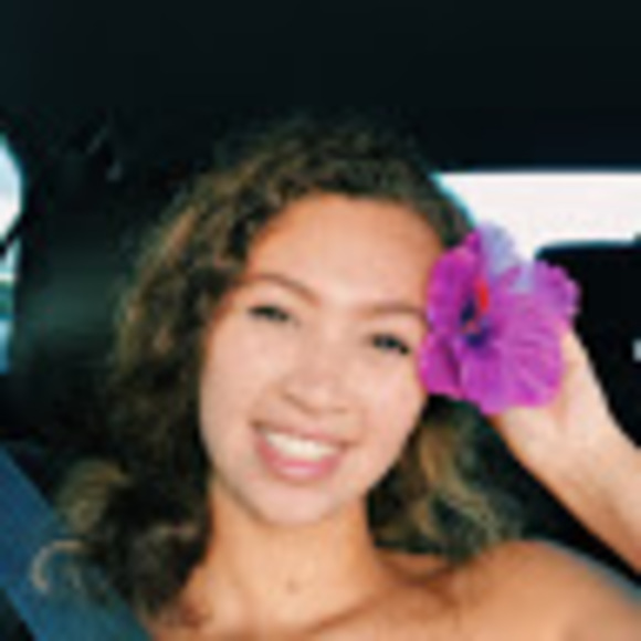 Profile Picture of Alexa Ross (@alexaamrr) on Poshmark