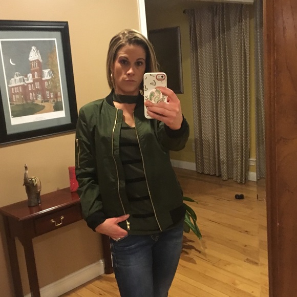 Profile Picture of Ashley Lowdermilk (@amhl) on Poshmark