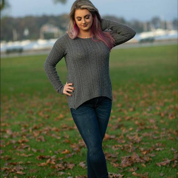 Daniella Galatro - Poshmark Profile Picture of Daniella Galatro (@dngalatro) on Poshmark