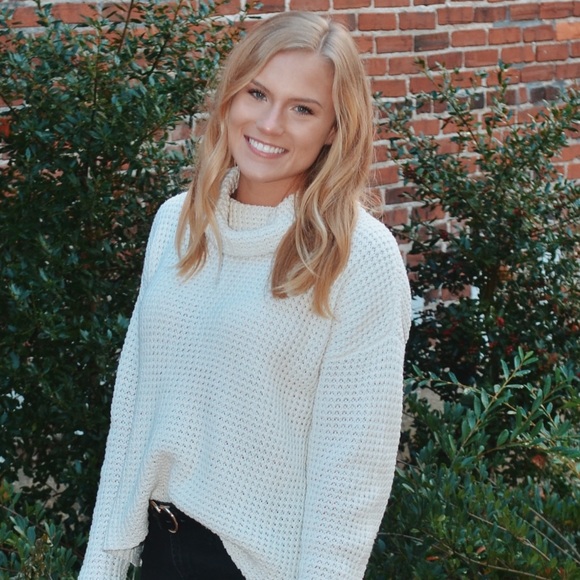 Profile Picture of Lorianna Sheaffer (@loriannagrace32) on Poshmark