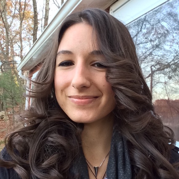 Profile Picture of Lindsey Beaudreau (@spicylindsey) on Poshmark