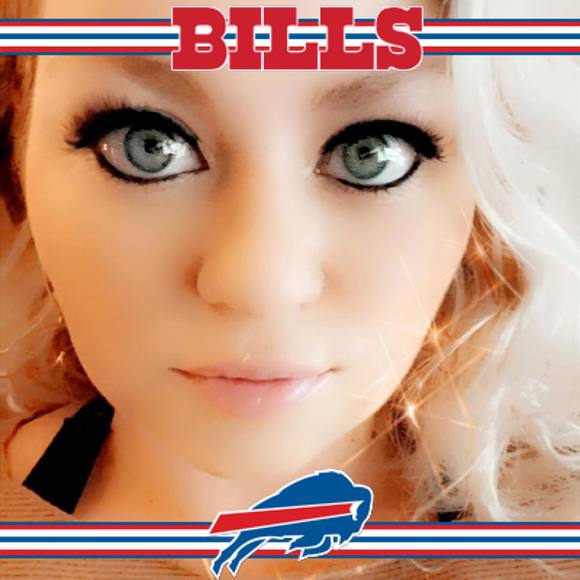 Profile Picture of Amber Smart (@amberlorraine86) on Poshmark