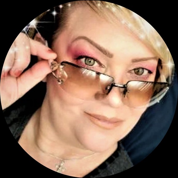 Profile Picture of Sherry Weldon (@sherry_weldon) on Poshmark