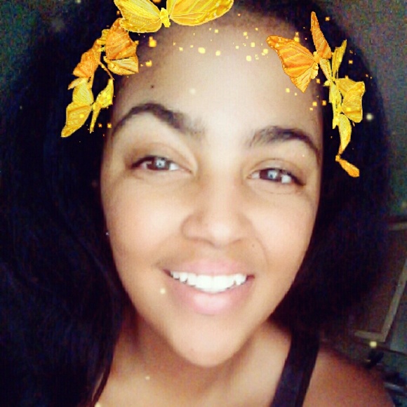 Profile Picture of Tamera Howard (@thoward94) on Poshmark