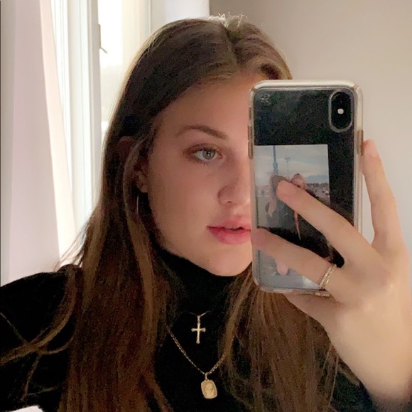 Profile Picture of Simona Iacobacci (@simonaiacobacci) on Poshmark