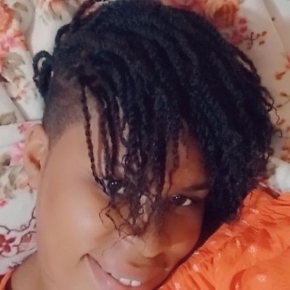 Profile Picture of Stéphanie Begond begond (@dialtabe1987) on Poshmark