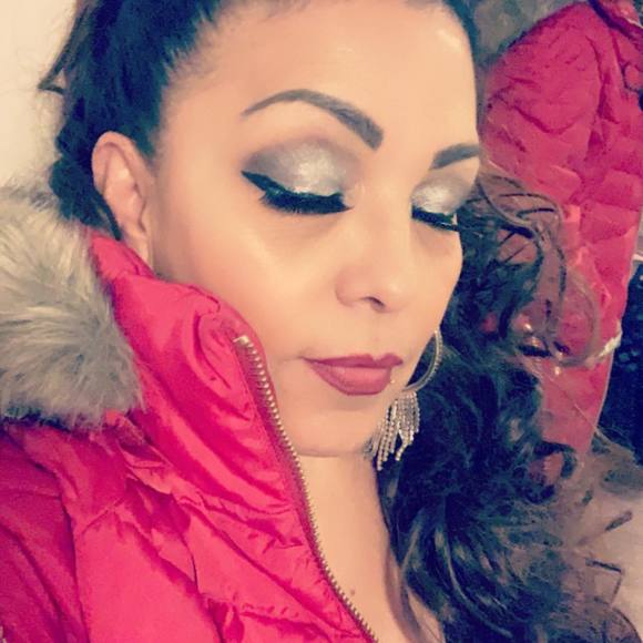 Profile Picture of Leticia Calderón (@letyy62) on Poshmark