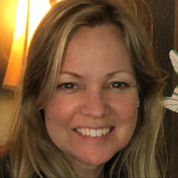 Profile Picture of Karin Kuby (@karinkuby) on Poshmark