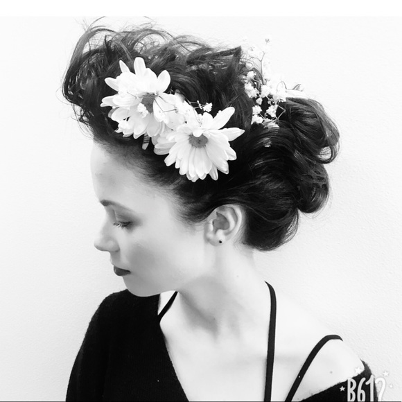 Chloe Hanberg - Poshmark Profile Picture of Chloe Hanberg (@chloehanberg) on Poshmark