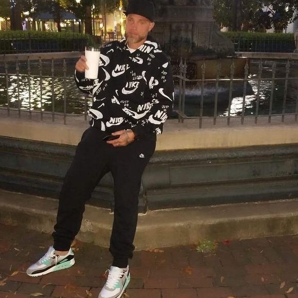 Profile Picture of Allen Mac (@allen_mac) on Poshmark