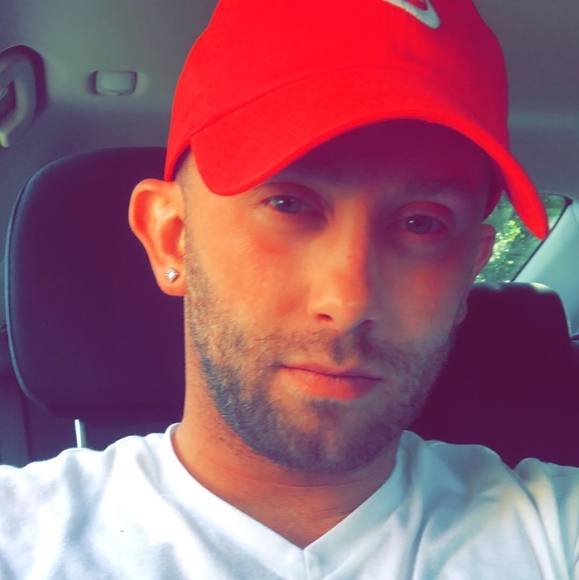 Chad Higdon - Poshmark Profile Picture of Chad Higdon (@chadhigdon) on Poshmark