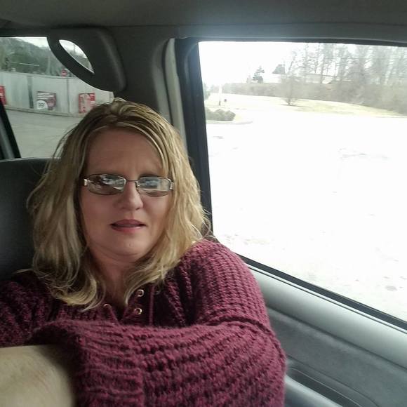 Profile Picture of Lorinda Smock (@meandmine1918) on Poshmark