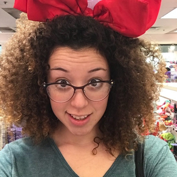 Profile Picture of Julia Aviles (@j_jack) on Poshmark