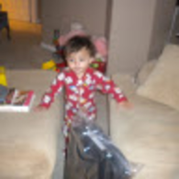 Profile Picture of Ronna Loppnow (@ronnaloppnow) on Poshmark