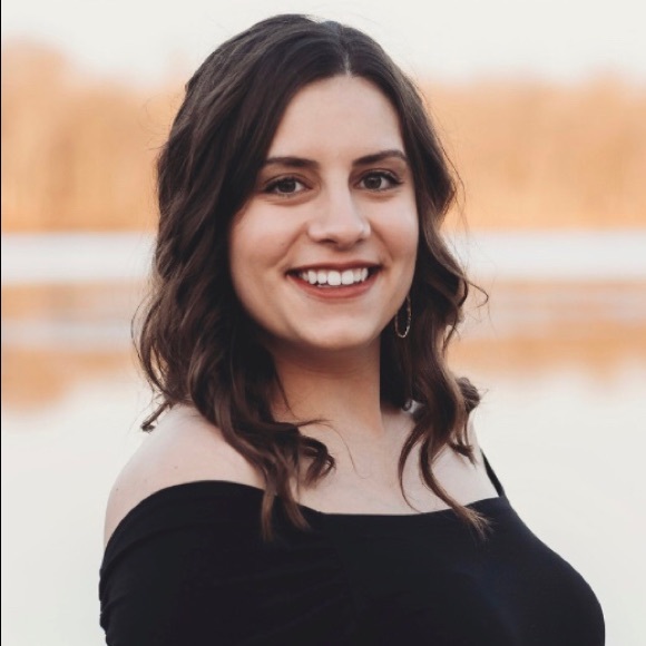 Profile Picture of Amanda Eiermann (@anmazz32) on Poshmark