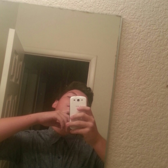 Profile Picture of Juan Solares (@trvplorvd) on Poshmark