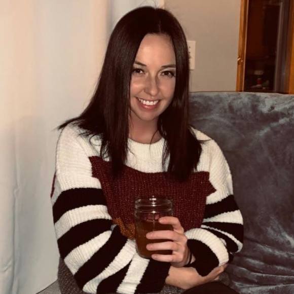 Profile Picture of Jessica Lofthouse (@jlofthouse33) on Poshmark