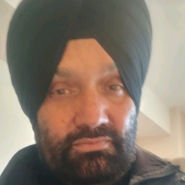 Profile Picture of PAUL (@paulsohal) on Tiktok