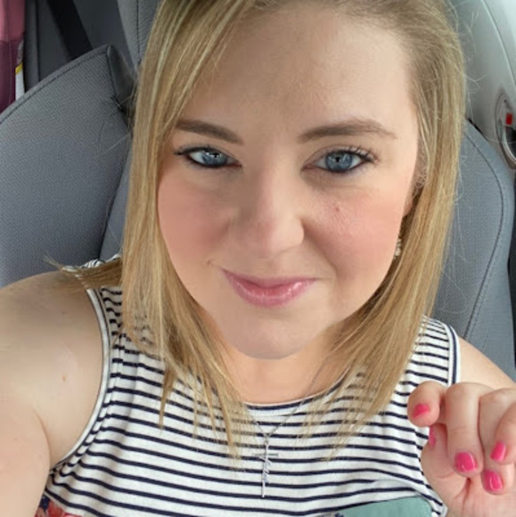 Profile Picture of Shannon Stack-vary (@shannonlstack) on Poshmark