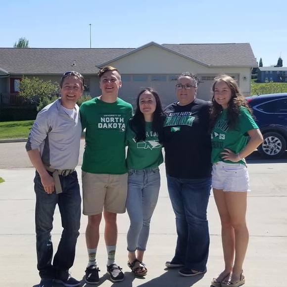 Profile Picture of Heather Heinle (@mamaheinle) on Poshmark