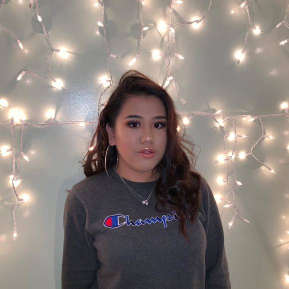 Profile Picture of Rhobie Floreno (@rhobie99) on Poshmark