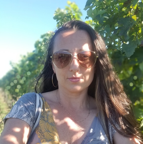 Profile Picture of Kasia Wojtowicz (@kasiakas) on Poshmark