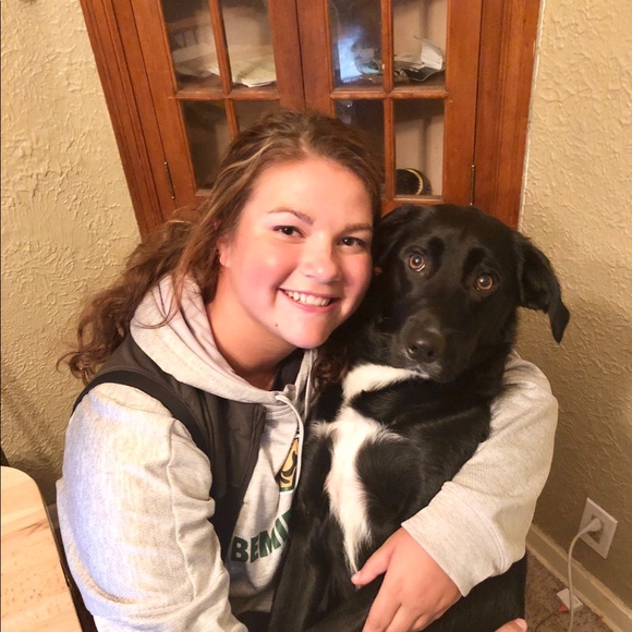 Profile Picture of Abby Schramel (@abbyschramel170) on Poshmark