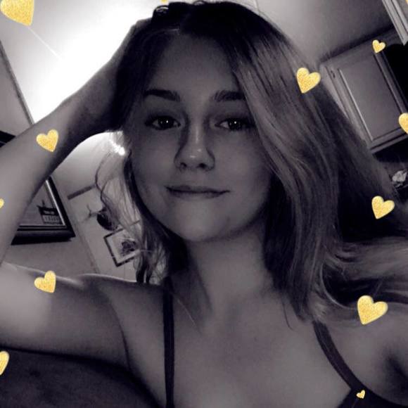 Profile Picture of Katelynn Miller (@katelynnmill994) on Poshmark