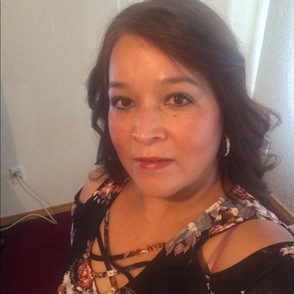Profile Picture of Ana Alonso (@aalonso958) on Poshmark