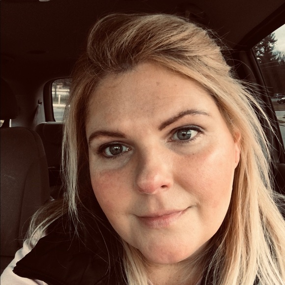 Profile Picture of Kate Goodling (@goodkate79) on Poshmark