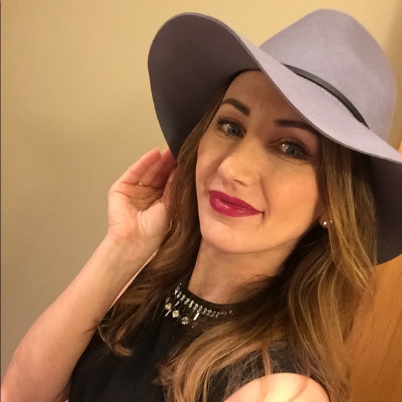 Profile Picture of Anette Opacian (@amo18) on Poshmark