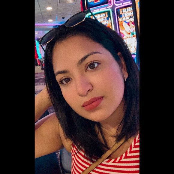 Profile Picture of Itzel Munoz (@ayalicasanova) on Poshmark