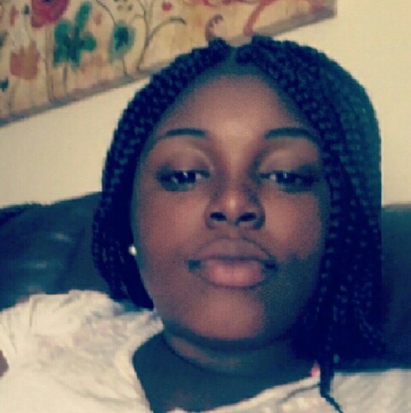 Profile Picture of Cheyenne James (@staylivin) on Poshmark