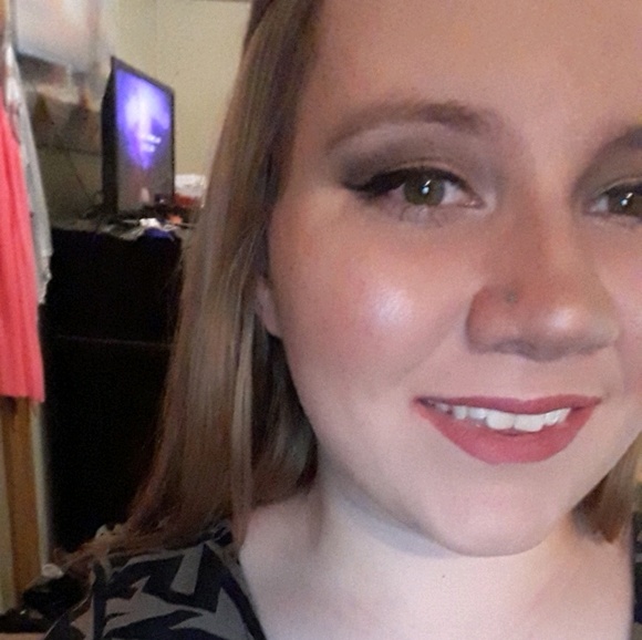 Profile Picture of Cassandra Draper (@cassied18) on Poshmark