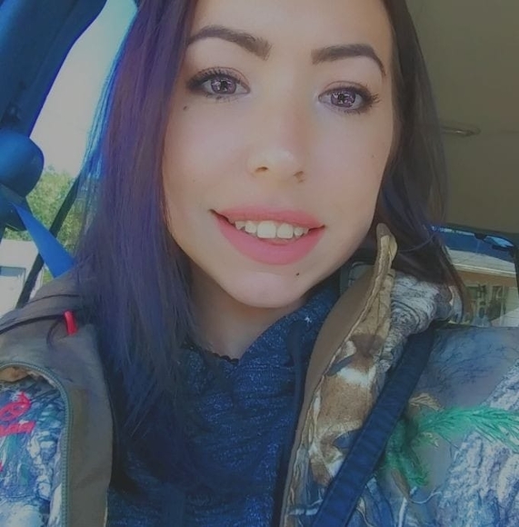 Profile Picture of Angel Wolfe (@xxwolffie) on Poshmark