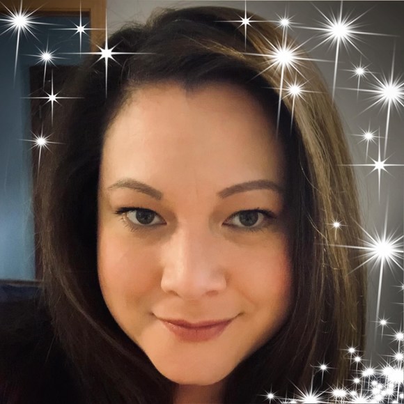 Profile Picture of Jenny Komperda (@jene728) on Poshmark