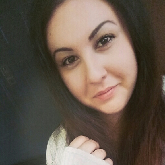 Profile Picture of Jennifer Saltzer (@j_salsa) on Poshmark